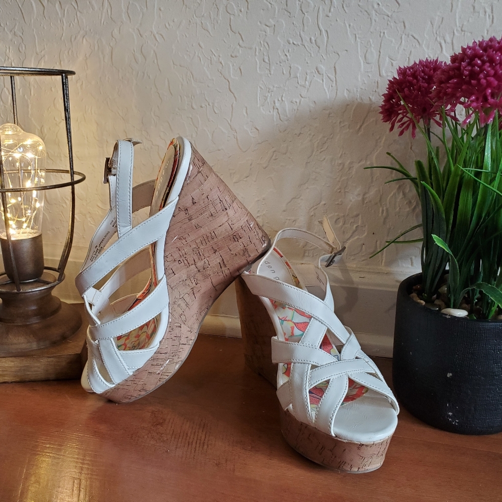 Madden Girl white/tan wedges